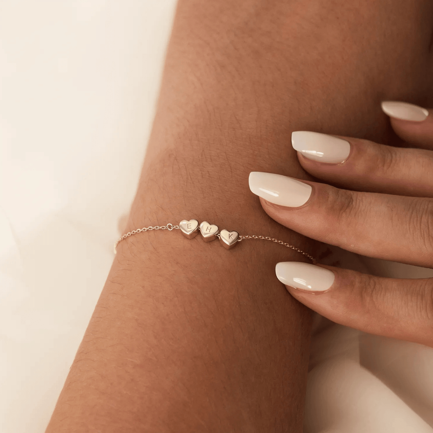 Pulsera personalizada con inicial y corazón