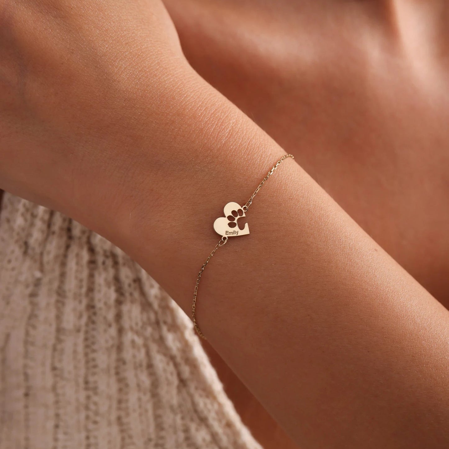Pulsera personalizada con nombre y huella en forma de corazón