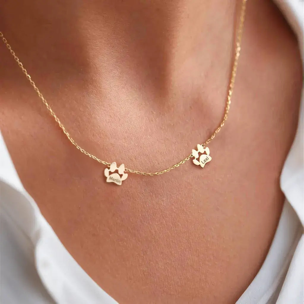Collar personalizado con nombre y huellas separadas
