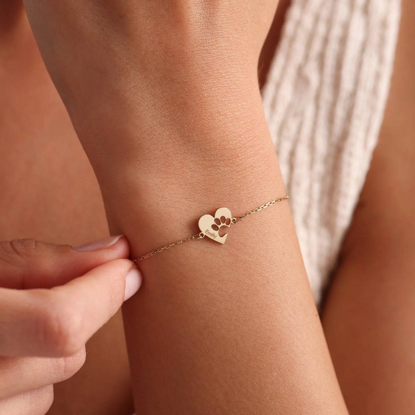 Pulsera personalizada con nombre y huella en forma de corazón