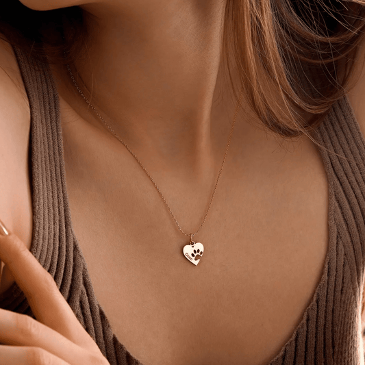 Collar personalizado de corazón con nombre y huellita